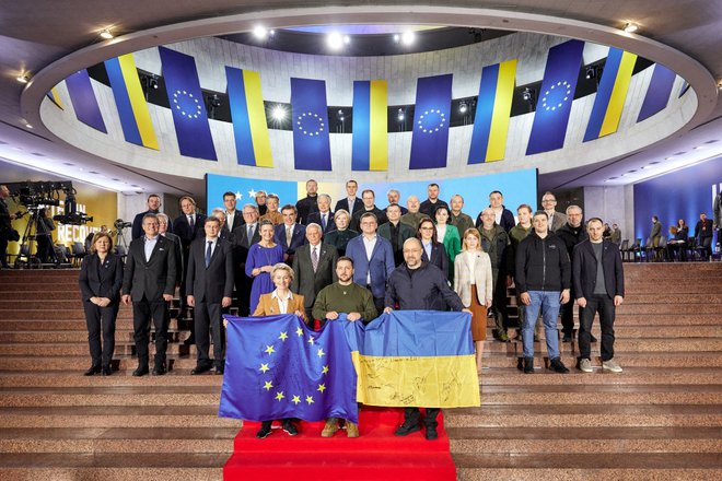 V bruseljskih krogih je ena od manter, da bo Ukrajina nekega dne postala članica EU. Veliko bolj negotovo je, kdaj bi se to lahko zgodilo. FOTO: Tiskovna služba predsednika Ukrajine/AFP

&nbsp;
