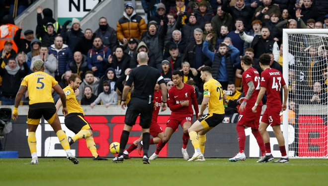 Wolverhampton je še poglobil Liverpoolovo krizo. Že v po dvanajstih minutah je imel prednost dveh golov, s čimer se je rdeča barka že začela potapljati. FOTO: Ed Sykes/Reuters
