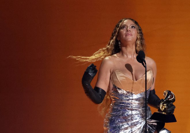 Pevka Beyonce se je zahvalila pokojnemu stricu, staršem, Jay-Z-ju in svojim otrokom za podporo.&nbsp;FOTO: Reuters
