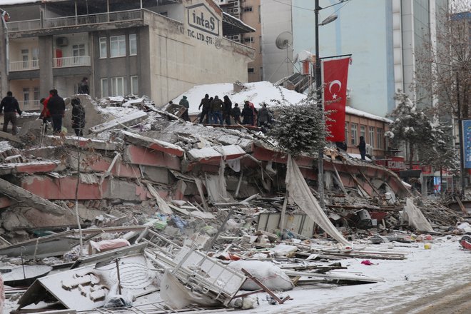 Uničene zgradbe v kraju Malatya v Turčiji. Foto: Reuters
