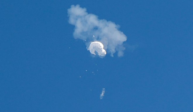 Opravičilo zaradi vstopa domnevno meteorološkega balona v ameriški zračni prostor je iz Kitajska prispelo nenavadno hitro. FOTO: Randall Hill/Reuters
