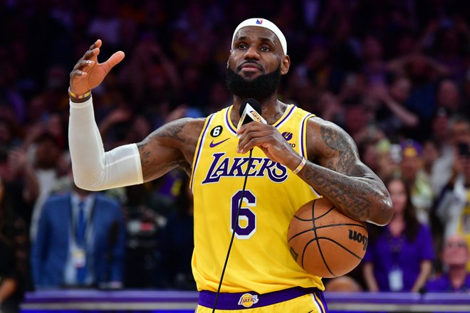 Zvezdnik Los Angeles Lakers LeBron James je ob koncu tretje četrtine domačega dvoboja proti Oklahoma City Thunder dosegel 36. točko. FOTO: Gary A. Vasquez/Usa Today Sports
