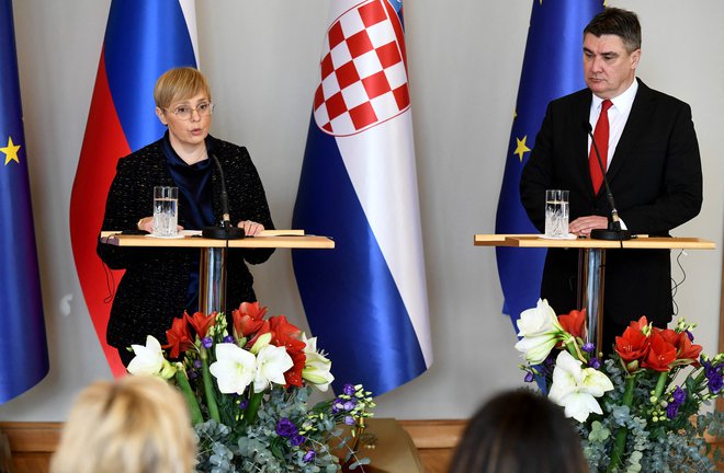 Prva pot predsednice Nataše Pirc Musar v tujino je bila v Zagreb, kjer se je srečala s hrvaškim predsednikom Zoranom Milanovićem.

FOTO:&nbsp;Denis Lovrović/AFP
