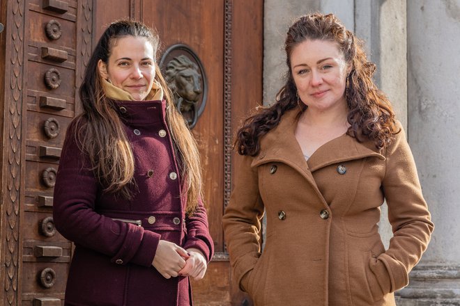 Jelena Soro in Jennifer McMahon sta pripravili poseben vokalno-elektronski nastop Čarovnice, kuzle in boginje. FOTO:&nbsp;Črt Piksi/Delo
