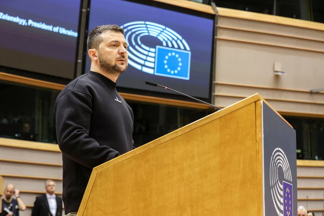 Evropskemu parlamentu se je ukrajinski predsednik danes zahvalil za obsodbo vojne v Ukrajini kmalu po začetku invazije in da se je zavzemal za to, da njegova država postane kandidatka za članstvo v EU. FOTO: Pool Reuters
