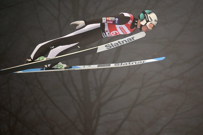 Anže Lanišek je minulo soboto v Willingenu poletel že do svojih desetih stopničk v sezoni. FOTO: Ina Fassbender/AFP
