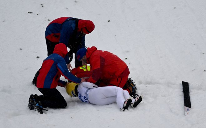 Jenny Rautionaho je grdo padla na nedeljski tekmi v Willingenu. FOTO:&nbsp;Ina Fassbender/AFP
