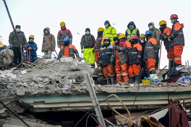 Reševalna akcija v Adiyamanu v Turčiji. FOTO: Ilyas Akengin/AFP
