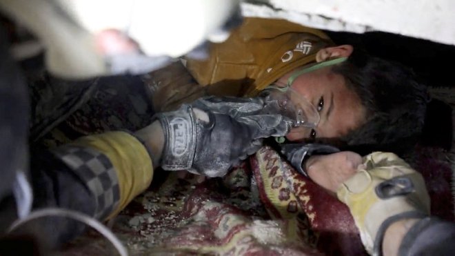 Eden od rešenih sirskih otrok. FOTO: White Helmets via Reuters
