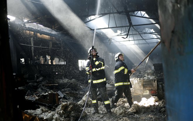 Požar v obratu Novolesa v Straži pri Novem mestu leta 2018. FOTO: Blaž Samec

