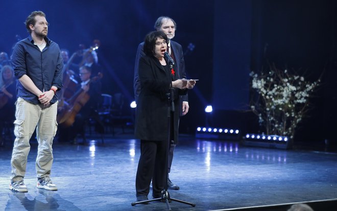 Na proslavi ob kulturnem prazniku je Svetlana Makarovič prebrala pomenljivo pesem Zla runa iz Sage o Hallgerd. FOTO: Jože Suhadolnik/Delo
