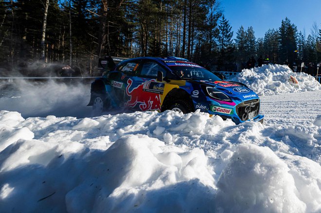 Ott Tänak mora voziti po švedskih cestah v zimskem vzdušju. FOTO: Jonathan Nackstrand/AFP
