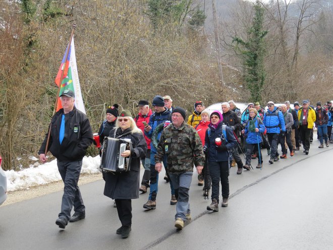 Po tridnevnem pohodu s pesmijo na prizorišče. FOTO: Bojan Rajšek/Delo
