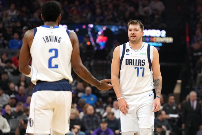 Luka Dončić in Kyrie Irving sta se lotila skupnega privajalnega obdobja. FOTO: Darren Yamashita/USA Today Sports
