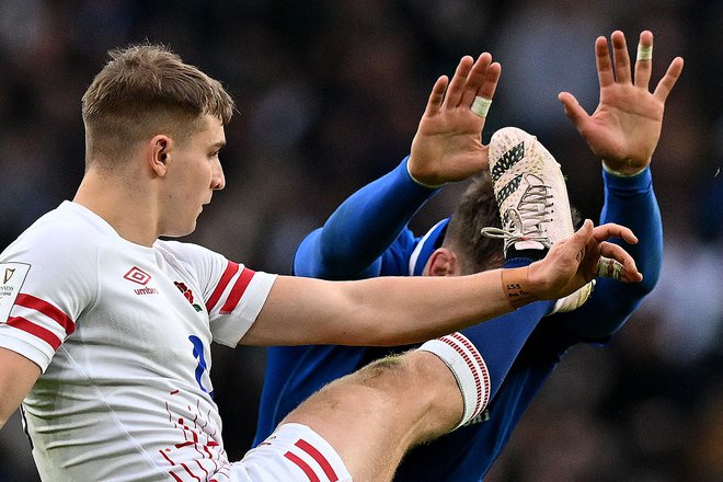 Utrinek iz mednarodne ragbi tekme šestih narodov med Anglijo in Italijo, ji je potekala na stadionu Twickenham v zahodnem Londonu. Z 31:14 je zmaga pripadla domačinom. Foto: Glyn Kirk/Afp
