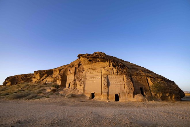 Al Ula se lahko pohvali z monumentalno arhitekturo puščavskih trgovcev, vklesano v ogromne sklanate gmote, in s statusom Unescove svetovne dediščine. FOTO: Thomas Samson/AFP
