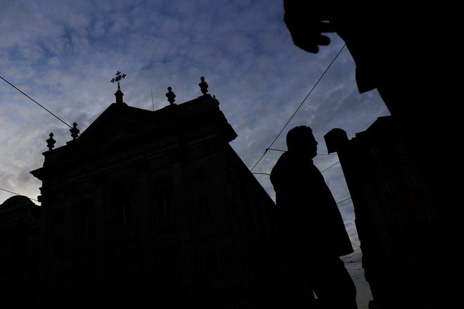 Preiskavo s področja spolnih zlorab je konec leta 2021 naročila Portugalska cerkev sama. FOTO: Pedro Nunes/Reuters
