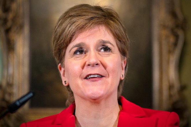 Nicola Sturgeon je bila prva ženska, ki se ji je uspelo povzpeti na čelo škotske vlade. Foto: Jane Barlow/Reuters
