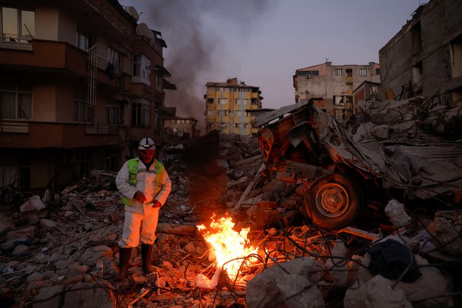 Apokalipsa in ogrevanje na starodaven način. FOTO: Clodagh Kilcoyne/Reuters
