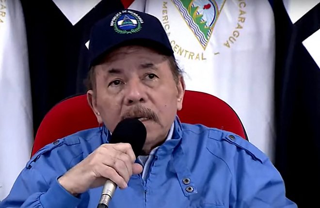 Daniel Ortega ima 77 let, nikoli ni bil posebno prijazen gospod, nikomur pa ne bi padlo na misel, da se bo prelevil v naslednika Anastasia Somoze. FOTO: AFP
