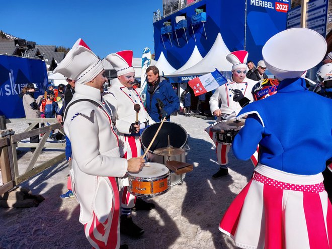 Na prizorišču svetovnega prvenstva je zdaj prav zabavno. FOTO: S. U./Delo
