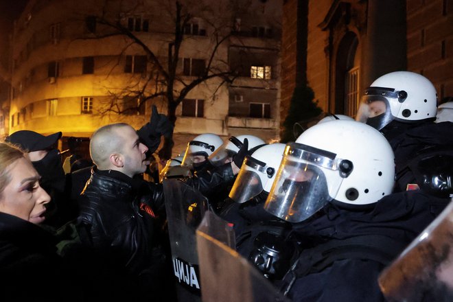 Protest je organiziral eden voditeljev skrajne Ljudske patrulje Damjan Knežević. FOTO: Zorana Jevtic/Reuters
