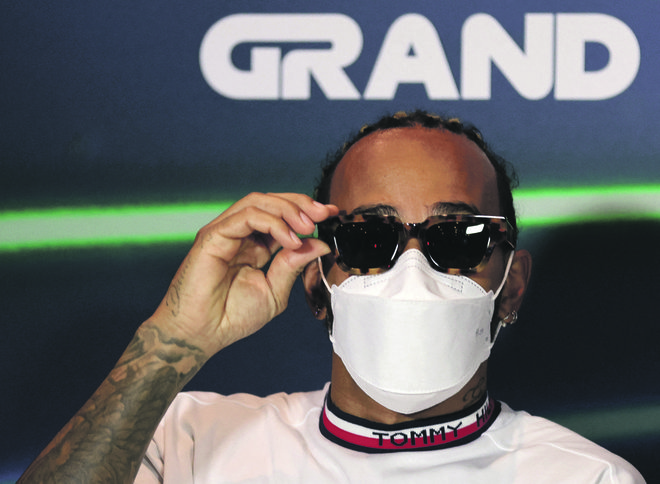 Lewis Hamilton med novinarsko konferenco. FOTO: Ahmed Yosri/Reuters
