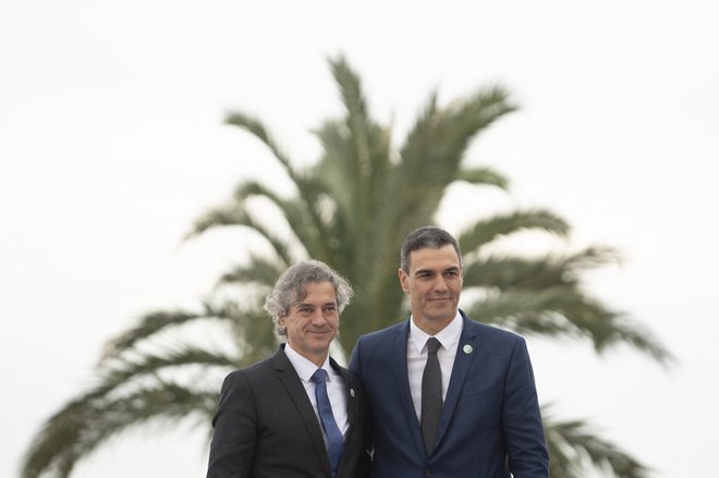 Robert Golob in Pedro Sánchez na vrhu držav MED9 v Alicanteju decembra lani. FOTO: Reuters&nbsp;
