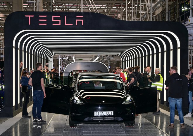 Izvršni direktor družbe Tesla Elon Musk se je prek družbenega omrežja twitter, ki je v njegovi lasti, pritožil zaradi uporabe izraza &raquo;odpoklic&laquo;, ki je uradni izraz agencije NHTSA, tudi kadar gre tehnično za vpoklic za popravilo napak, in ne za odpoklic vozil.&nbsp;FOTO: Pool via Reuters
