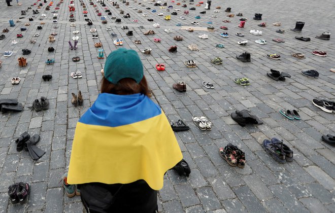 Čevlji v Pragi simbolizirajo žrtve v Ukrajini.&nbsp;FOTO: David W Cerny

