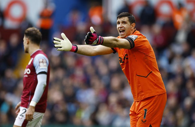 Argentinski vratar Emiliano Martinez je poskrbel tudi za avtogol.&nbsp;FOTO:&nbsp;John Sibley/Reuters
