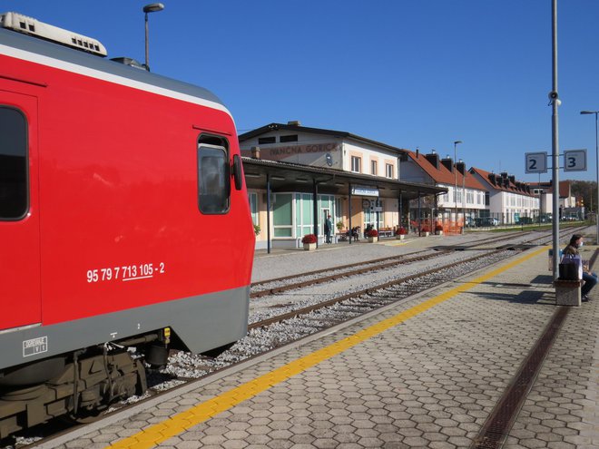 Direkcija načrtuje posodobitev železniške postaje v Ivančni Gorici. FOTO: Bojan Rajšek/Delo
