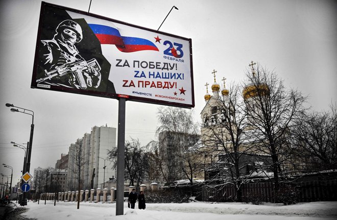 V Rusiji danes praznujejo dan branilcev domovine v čast ustanovitvi Rdeče armade leta 1918. Ta praznik so v Ukrajini odpravili leta 1992. FOTO:&nbsp;Aleksander Nemenov/AFP
