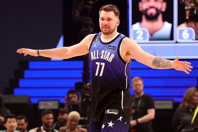 Luka Dončić se je v soboto udeležil tekme zvezd. FOTO: Tim Nwachukwu/AFP
