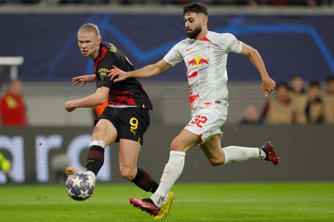 Joško Gvardiol (desno) in soigralci so skoraj povsem onemogočili zvezdnika Manchester Cityja Erlinga Haalanda. FOTO: Odd Andersen/AFP
