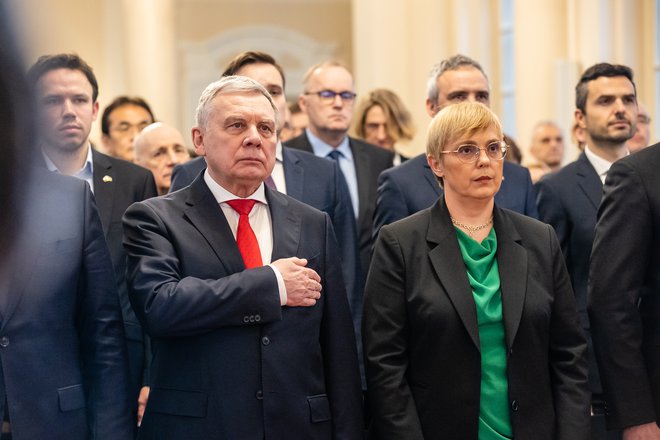 Predsednica republike Nataša Pirc Musar je včeraj v predsedniški palači gostila osrednji dogodek ob prvi obletnici začetka ruske invazije v Ukrajini. Zbrane je nagovoril tudi ukrajinski veleposlanik v Sloveniji Andrij Taran. FOTO:&nbsp;Črt Piksi/Delo
