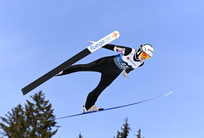 Pod vodstvom Gorana Janusa je Ema Volavšek zelo napredovala v skokih. FOTO: OK Planica/Bobo
