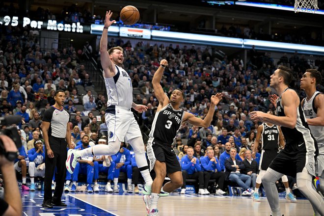 Dallas v teskaškem dvoboju ni imel težav, Luka Dončić je zadnjo četrtino lahko spremljal s klopi za rezervne igralce. FOTO: Jerome Miron/Usa Today Sports
