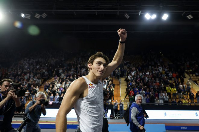 Armand Duplantis se je takole veselil preskočenih 622 cm v skoku s palico. FOTO:&nbsp;Arnaud Finistre/AFP
