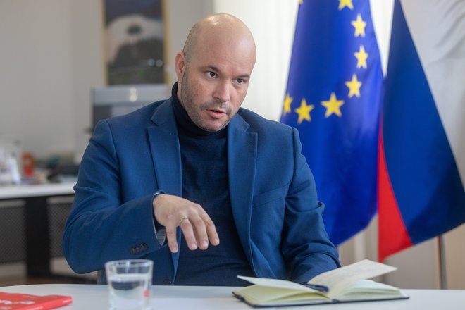 Predsednik konference SD in državni sekretar na ministrstvu za gospodarstvo meni, da bi bil nujen nov družbeni dogovor o tem, kakšno Slovenijo hočemo in katere spremembe so potrebne v posameznih podsistemih, kot so zdravstvo, šolstvo ali gospodarstvo, da bi to lahko dosegli. FOTO: Voranc Vogel
