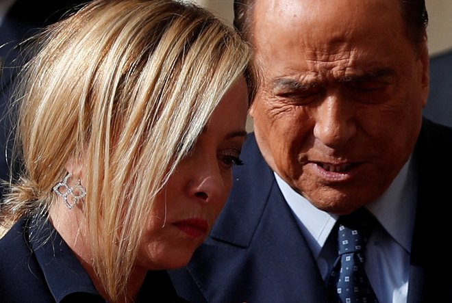 Silvio Berlusconi podpira Rusijo, se brati s Putinom, njegov namestnik in zunanji minister pa podpira Ukrajino in se drži politike, kakor jo narekuje Giorgia Meloni. FOTO: Guglielmo Mangiapane/Reuters
