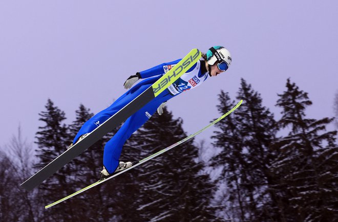 Nika Križnar je kot prva slovenska tekmovalka v obeh serijah nastopila odlično. FOTO: Borut Živulović/Reuters
