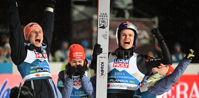 Zmagovita nemška ekipa. FOTO: Jure Makovec/AFP
