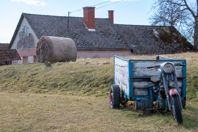 Podobe zapuščenosti v vasi Ritkarovci-Verica FOTO: Lev Furlan Nosan
