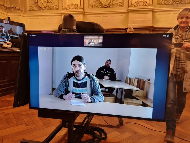 Sojenje Niku Starihi je potekalo prek videokonference. FOTO: Aleksander Brudar
