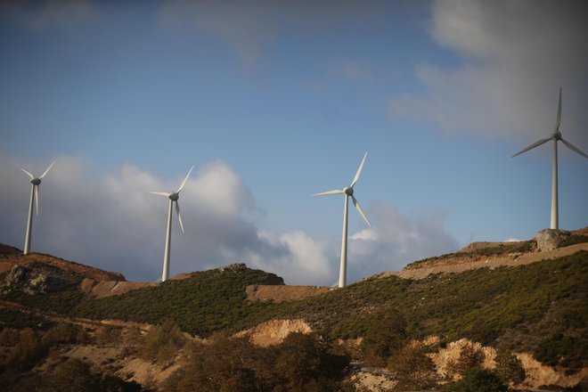 V Grčiji so prvi vir za elektriko postale sončne in vetrne elektrarne. FOTO: Jure Eržen/Delo
