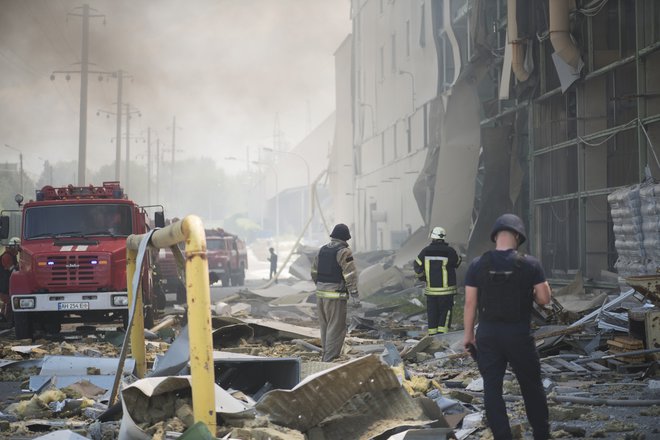 V Bahmutu, ki je nekoč štel približno 70.000 prebivalcev, je po navedbah ukrajinskih oblasti zdaj še kakih 5000 civilistov, med njimi približno 140 otrok.&nbsp;FOTO: Hans Lucas/Reuters
