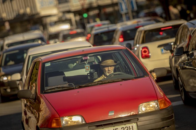 Če bodo električni&nbsp;avtomobili dostopni vsem, smo v težavah, meni Janez Potočnik. FOTO: Voranc Vogel/Delo
