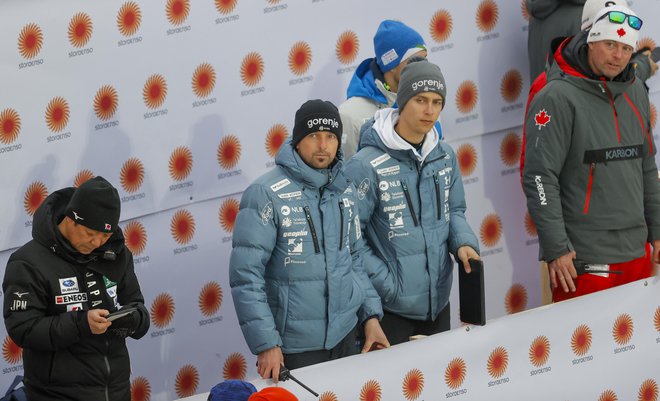 Glavni trener slovenske vrste Zoran Zupančič je bil zelo razočaran, selektor kanadske reprezentance Janko Zwitter (desno) seveda zelo vesel. FOTO: Matej Družnik/Delo
