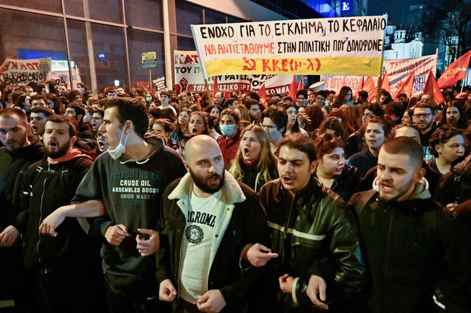 Med protestniki je bilo tudi več sto študentov. FOTO: Louisa Gouliamaki/AFP
